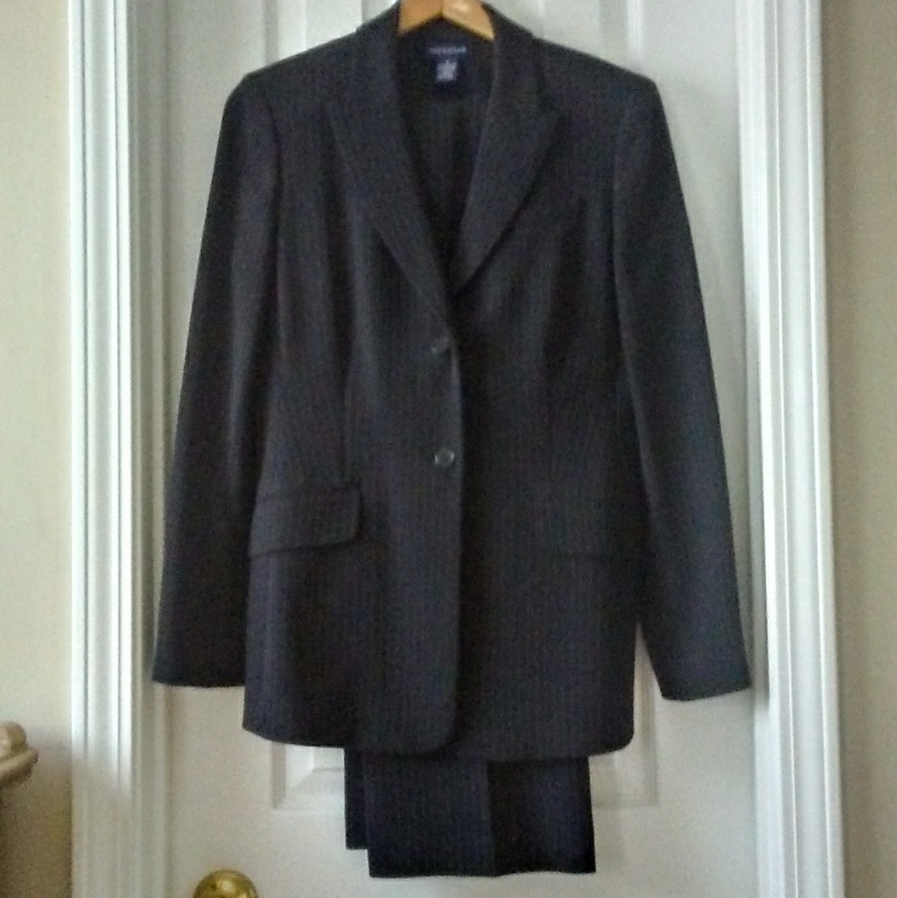 Ann Taylor Suit size 4 or 6